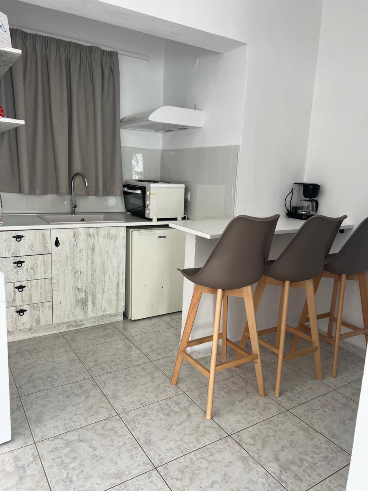 Nikos Studios Livadia  외부 사진
